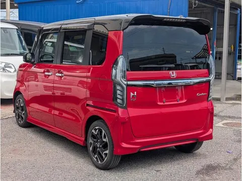 Honda N-BOX Custom