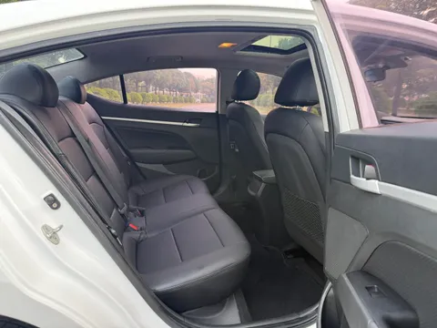Hyundai Elantra (Avante)