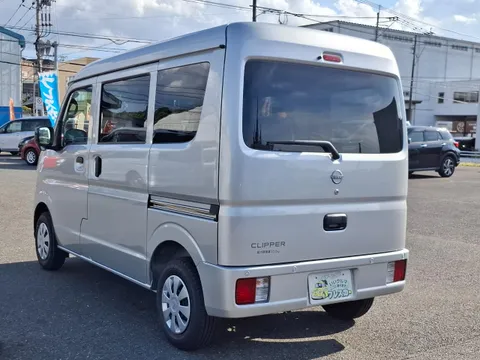 Nissan Clipper Van