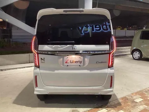 Honda N-BOX Custom