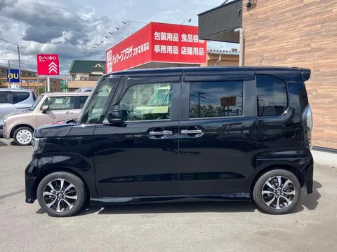 Honda N-BOX Custom