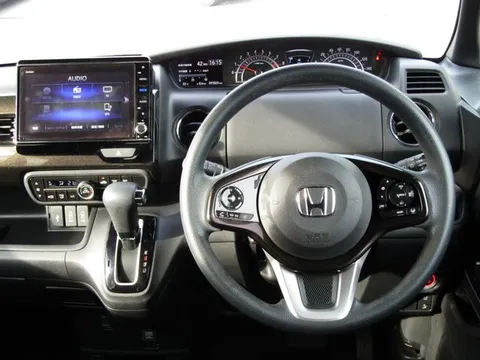 Honda N-BOX Custom