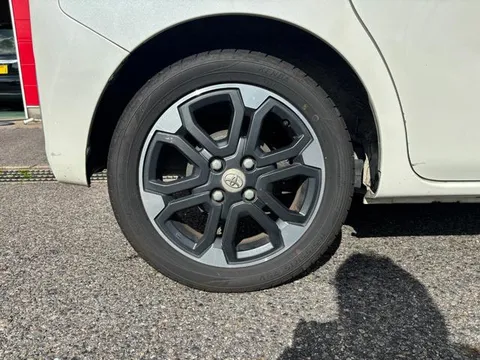 Toyota Pixis Mega