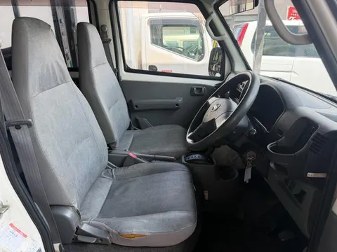 Nissan Clipper Van