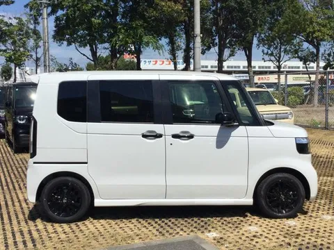 Honda N-BOX Custom