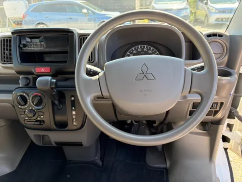 Mitsubishi Minicab Van