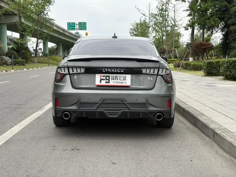 Lynk & Co 03