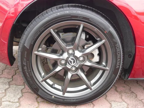 Mazda MX-5 (Roadster)