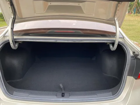 Roewe i5