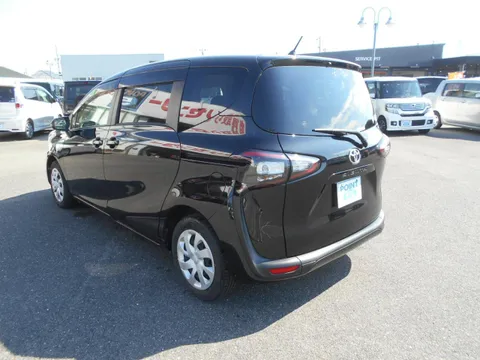 Toyota Sienta