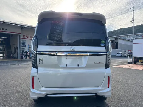 Honda N-BOX Custom