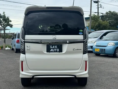Honda N-BOX Custom