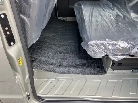 Nissan Clipper Van