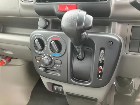 Nissan Clipper Van