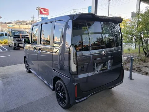 Honda N-BOX Custom