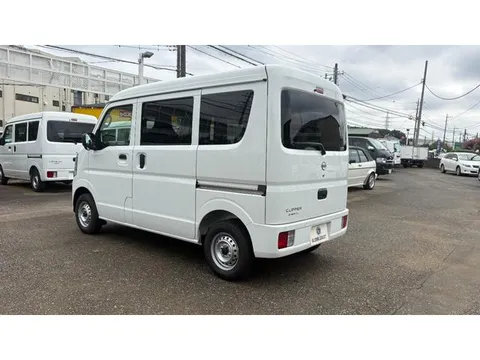 Nissan Clipper Van