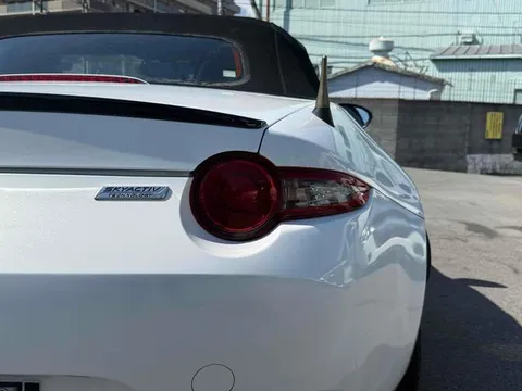 Mazda MX-5 (Roadster)