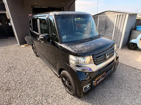 Honda N-BOX Custom