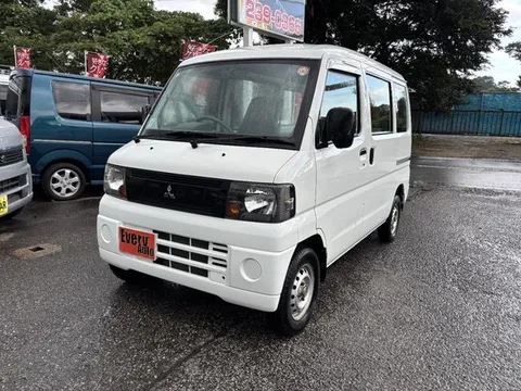 Mitsubishi Minicab Van