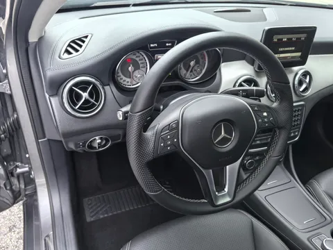 Mercedes-Benz Mercedes-Benz GLA