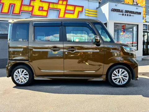 Suzuki Spacia Custom