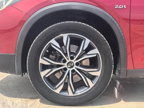 Infiniti QX30