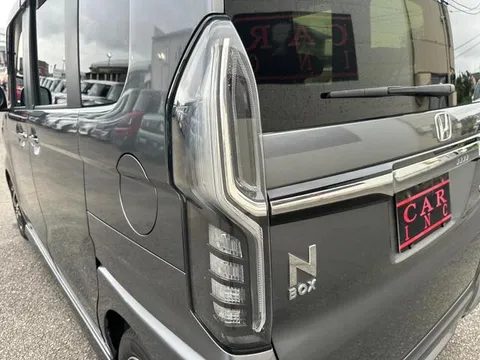 Honda N-BOX Custom