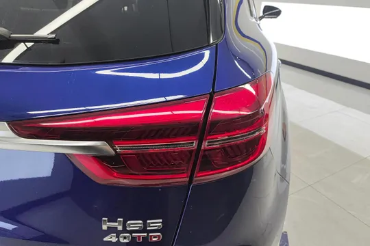 Hongqi HS5