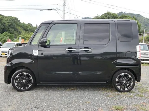 Toyota Pixis Mega