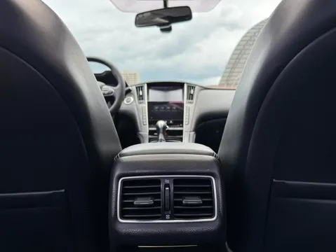 Infiniti Q50L