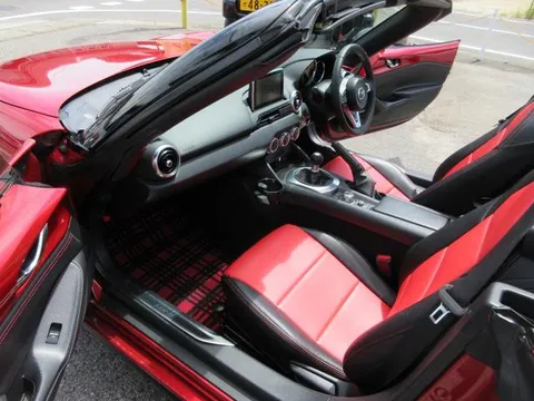Mazda MX-5 (Roadster)