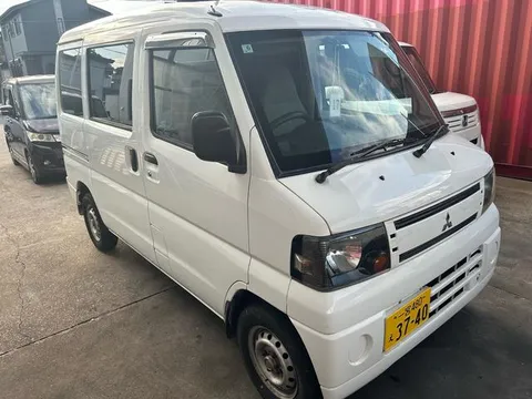 Mitsubishi Minicab Van