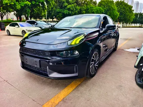 Lynk & Co 03