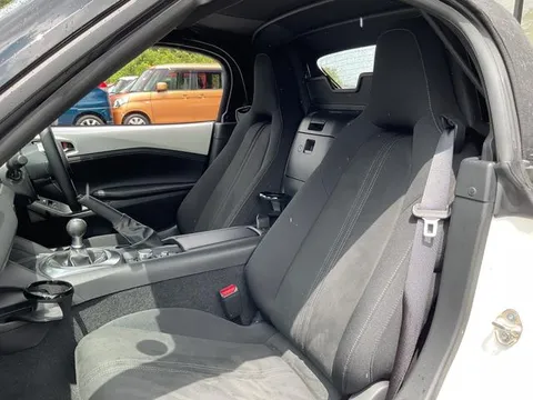 Mazda MX-5 (Roadster)