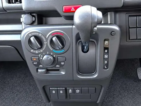 Nissan Clipper Van