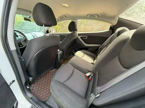 Hyundai Elantra (Avante)