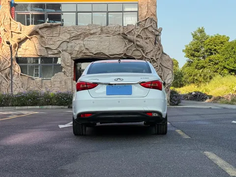 Chery Arrizo 5