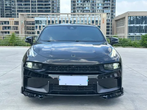 Lynk & Co 03