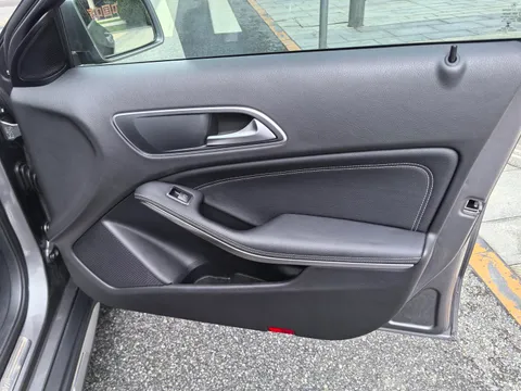 Mercedes-Benz Mercedes-Benz GLA