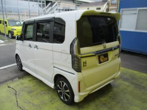 Honda N-BOX Custom