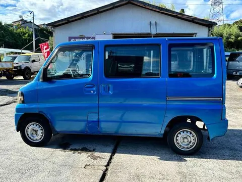 Nissan Clipper Van