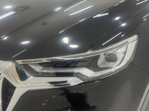 Hongqi HS5