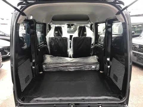 Nissan Clipper Van