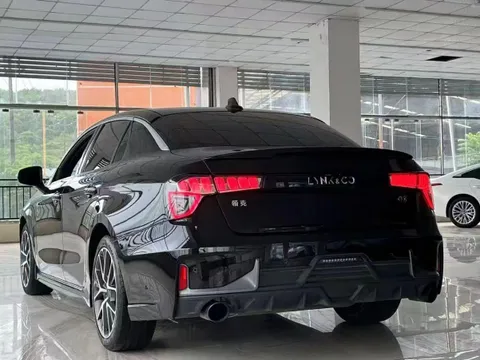 Lynk & Co 03