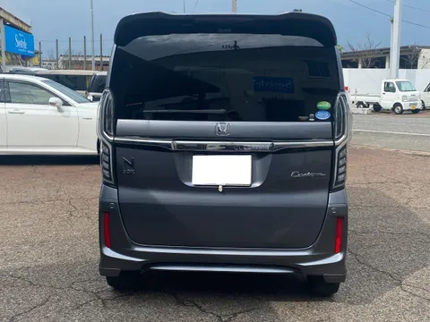 Honda N-BOX Custom