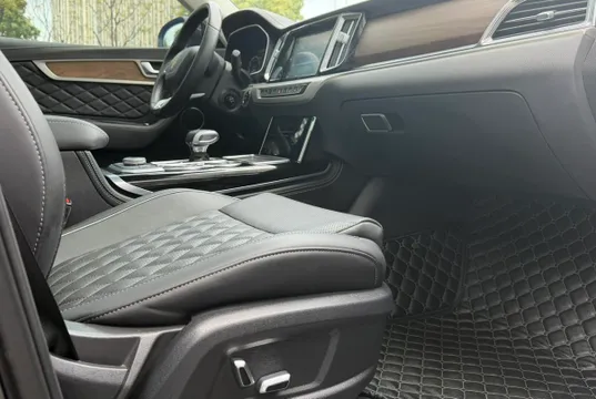 Hongqi HS7