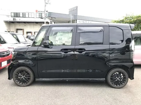Honda N-BOX Custom