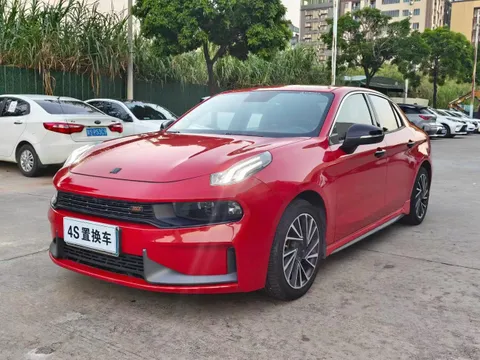 Lynk & Co 03
