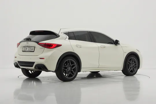 Infiniti Q30