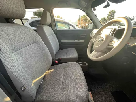 Daihatsu Mira Tocot